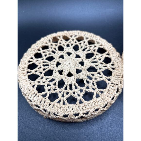 Crocheted Lidded Trinket/Vanity Box Round Starched Vintage Cottage Core Decor - Picture 5 of 8